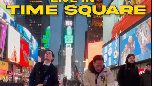 Kimotion interprète "Oulalala" depuis Time Square