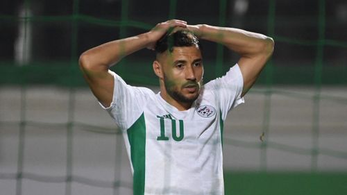 Cette vidéo ne montre pas des joueurs algériens en pleurs à cause...