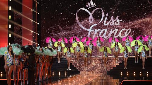 Châteauroux : les candidates Miss France paradent en ville le 3...