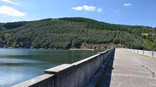 Loire : De la chaux déversée dans le barrage du Dorlay 