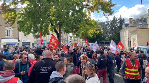 Pouvoir d'achat :  près de 1 400 manifestants à Angers, 350 à Laval