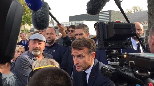 Emmanuel Macron en Mayenne : "faut pas se leurrer, c'est pas...