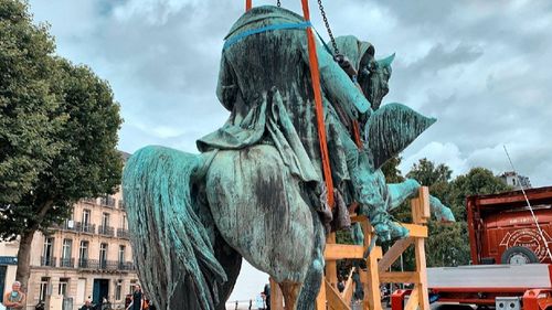 Rouen : Napoléon et son cheval reviennent sur la place De Gaulle !
