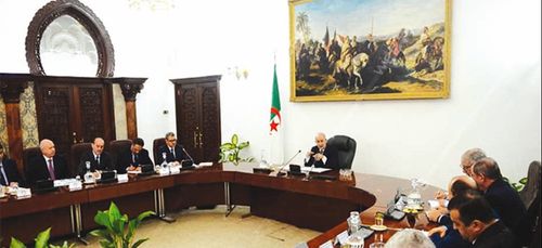 La réouverture des frontières algériennes étudiée en Conseil des...