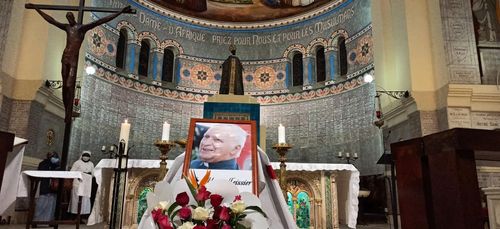 L’Algérie enterre ce mercredi Mgr Henri Teissier, un de "ses dignes...