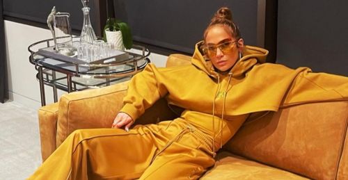 Jennifer Lopez pose dans la dernière collection de la marque Ivy...