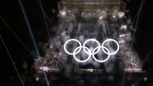 Jeux-Olympiques : une cérémonie d’ouverture sous la pluie mais des...