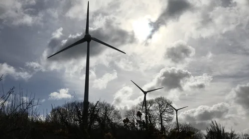 Amboise : Stéphane Bern s’oppose à un projet éolien