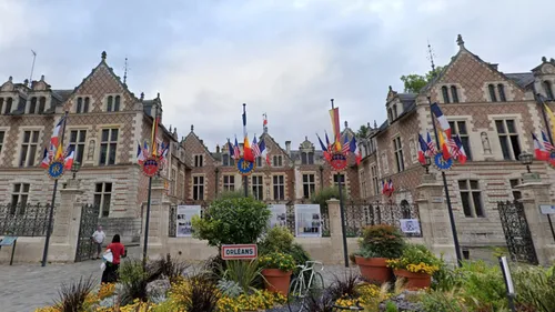 Une statue de Camille Claudel retrouvée par hasard vendue à Orléans...