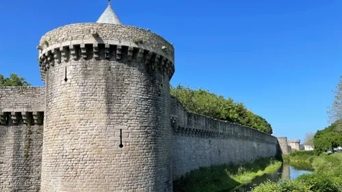 Une ville touristique de la côte privée d’eau potable en pleine saison