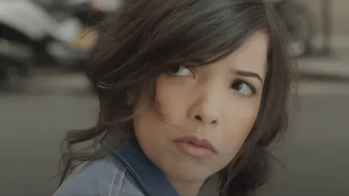 10 ans plus tard, Indila bat un record exceptionnel ! 