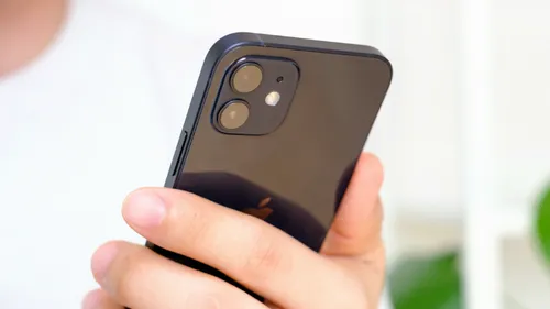 Des iPhones avec l’ancien Twitter vendus à plus de 20 000 euros