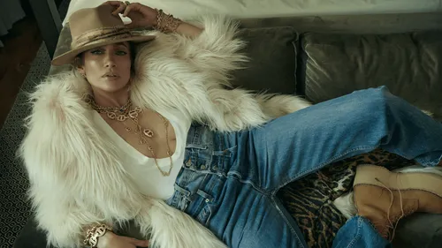Jennifer Lopez lance sa nouvelle expérience musicale avec "Can't...