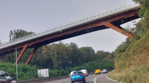 Limoges : la fameuse passerelle entre les quartiers de La Bastide...