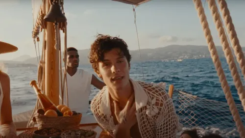 Shawn Mendes dévoile son nouveau titre "Summer Of Love"