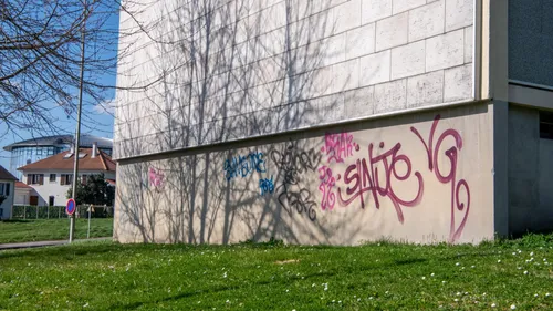 Limoges dit Stop aux tags