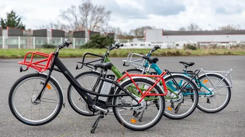 Des vélos de facteurs à vendre dans les bureaux de Poste