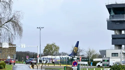 Les passagers d'un vol Ryanair bloqués 24 heures à l'aéroport de...