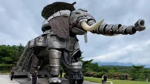 L'Éléphant des Machines de l'île de Nantes a sa copie en Chine
