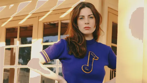 Adé sort son premier album solo "Et Alors ?"