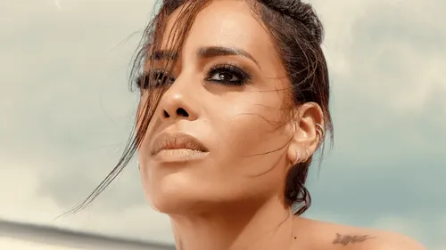 Son nouveau hit "Triste", son prochain album, sa tournée... Amel...
