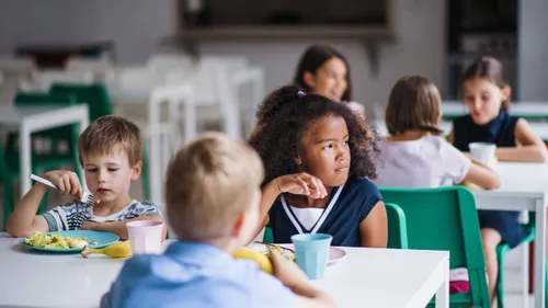 Cantine et périscolaire : jusqu'à 200 euros de plus par mois dans...