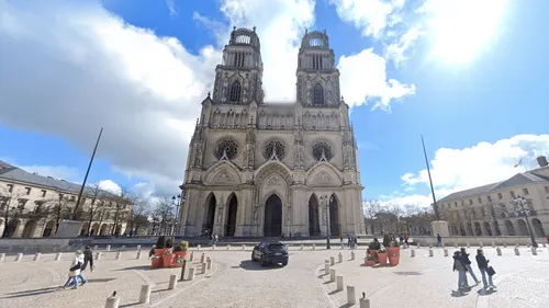 Ils escaladent la cathédrale d'Orléans pour prendre des photos