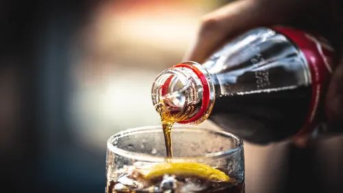 Découverte de microplastiques dans les bouteilles de Coca-Cola et...