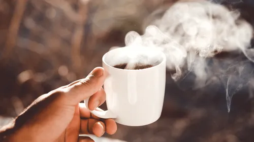 Faut-il vraiment boire chaud quand il fait chaud ? 