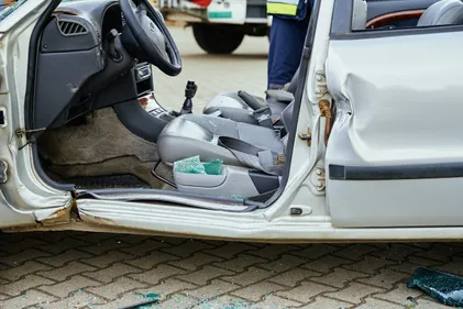 Indre-et-Loire : un conducteur encastre sa voiture dans une maison 