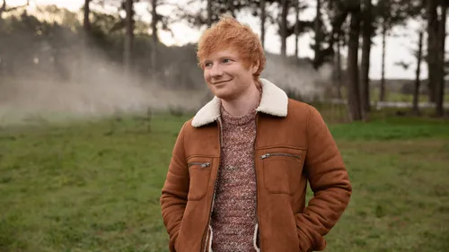 Ed Sheeran célèbre l'automne dans un album dédié à ses proches
