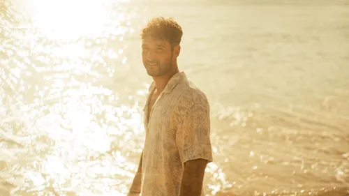Jérémy Frerot dévoile la chanson "Adieu", une lettre d’amour dans...