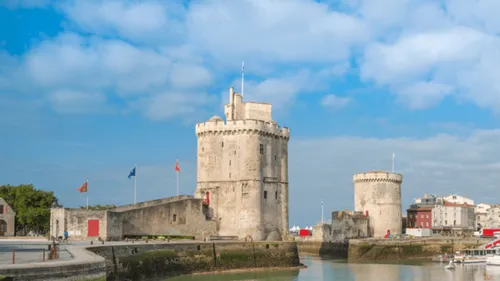 Le marcheur du ciel à l’assaut des tours de La Rochelle
