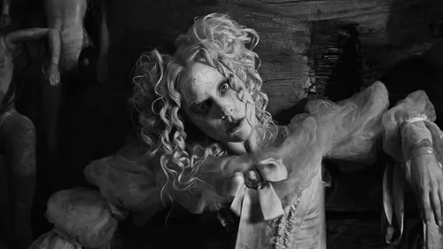 Lady Gaga dévoile le nouveau hit de la série "Mercredi" !