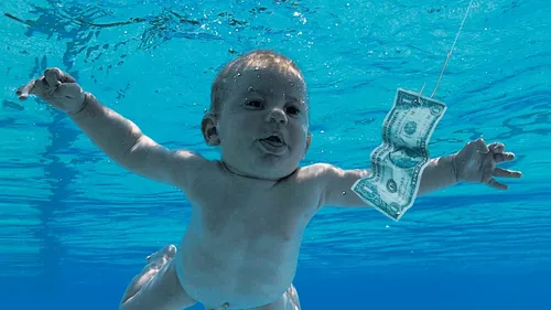 Nirvana : le bébé de la pochette culte "Nevermind" porte plainte...