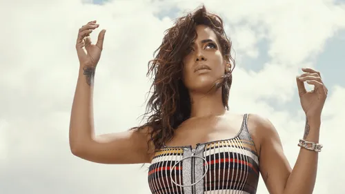 Amel Bent dévoile son nouvel album "Vivante"