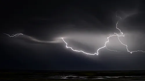 Plus de 200 impacts de foudre, jusqu’à 90 mm de pluie : un violent...