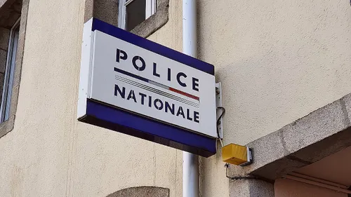 Fusillade dans un commissariat parisien, deux policiers grièvement...