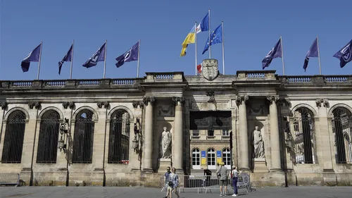 Bordeaux : choisissez la nouvelle porte de l’Hôtel de Ville