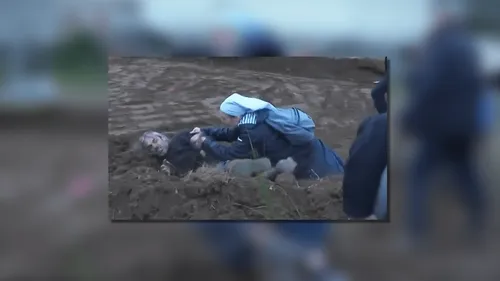 En désaccord avec des militants écologistes, une religieuse plaque...