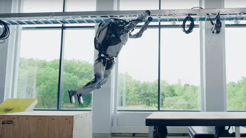 Découvrez Atlas, le robot capable de réaliser des saltos arrières