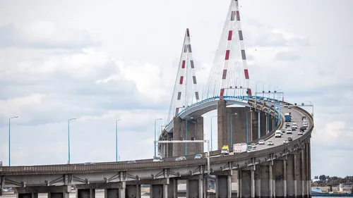 Le père de famille aurait poussé sa fille du pont de Saint-Nazaire !