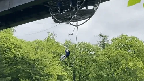 En Ecosse, un Français bat le record du monde de sauts à l'élastique