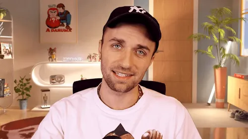 Bientôt un documentaire sur Squeezie, YouTubeur n°1 en France :...