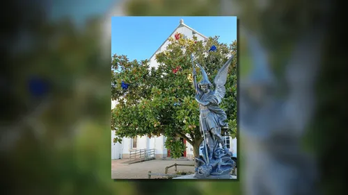 Les Sables-d'Olonne : la statue de Saint-Michel recule de seulement...