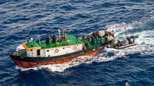La Marine nationale saisie plus de 6 tonnes de cocaïne sur un...