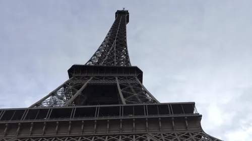 Six mètres de plus pour la Tour Eiffel