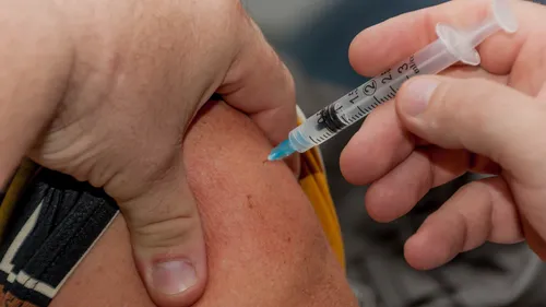Selon l'OMS, les vaccins ont sauvé au moins 154 millions de vies...