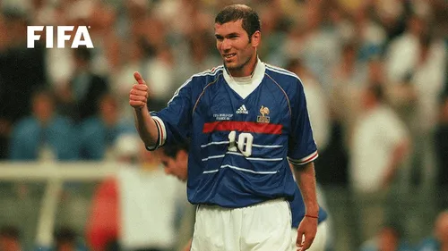 Football : un maillot de Zidane vendu à plus de 100 000 dollars aux...