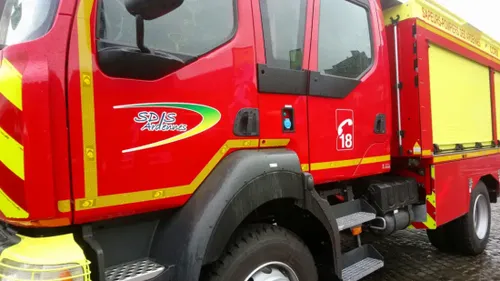 Un homme brûlé à la tête et à la main après l'incendie d'un...